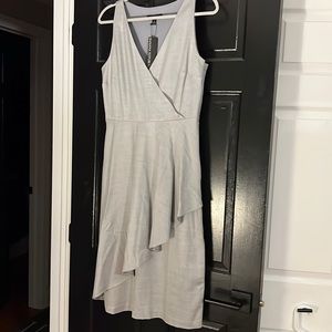 Banana Republic light gray v-neck pencil dress with ruffle :: Sz 4 :: NWT